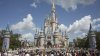 Empleados de Disney rechazarán contrato tras propuesta de aumento salarial de $1