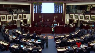 Inicia_sesion_en_legislatura_de_la_Florida.jpg