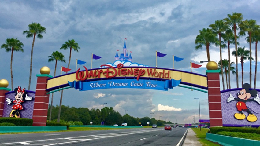TLMD-DisneymujerProhibenEntrada