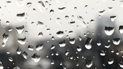 Día mayormente nublado con posibilidad de lluvias en la tarde y temperaturas en los 50 grados