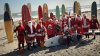 Santas surfistas en Cocoa Beach