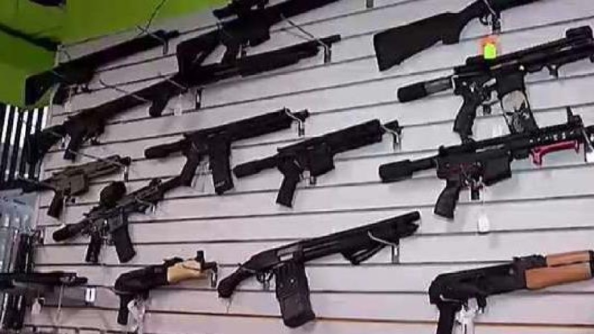 Ley de armas en Florida proponen reducir la edad mínima Telemundo