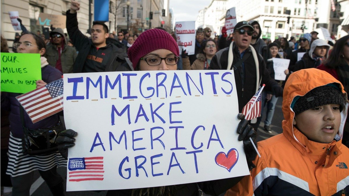 Proponen paro laboral en Florida contra la ley de inmigración SB 1718 ...