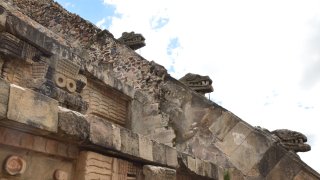 Detalles del templo a Quetzalcóatl en Teotihuacán