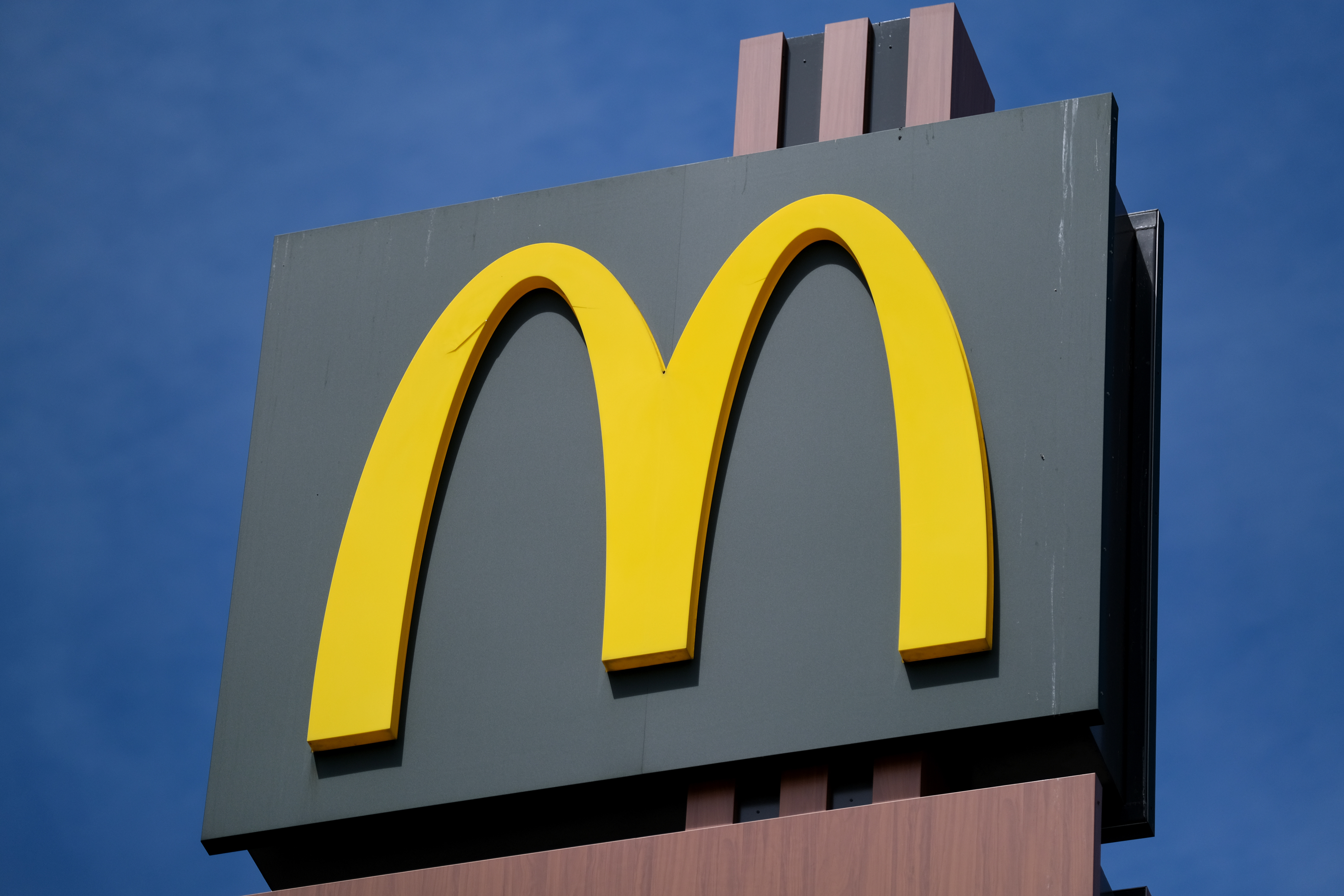 mcdonald's restaurant sign