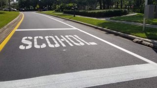“Scohol”: demarcan con error una zona escolar en Orlando y la junta responde