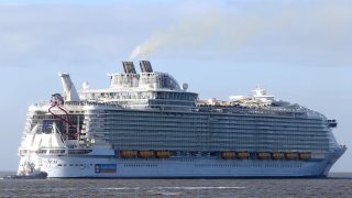 Royal Caribbean dice que avanza el diálogo para reactivar los cruceros en EEUU