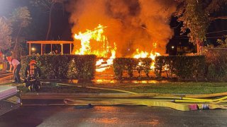 Voraz incendio consume vivienda en Parramore