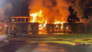 Voraz incendio consume vivienda en Parramore