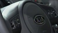 Kia retira del mercado 410,000 autos, minivans y SUV por bolsas de aire