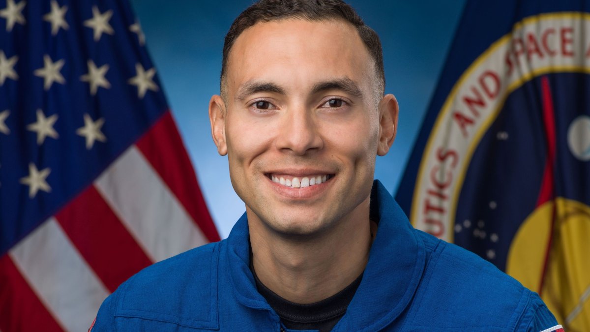 El astronauta puertorriqueño Marcos Berríos se gradúa de la NASA ...