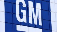 General Motors llama a revisión 340,000 vehículos por un problema con las luces delanteras