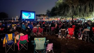 Disfruta de una película bajo las estrellas en Kissimmee: Encanto de Disney