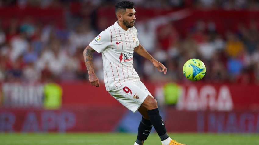 SEVILLE, SPAIN – MAY 11: Jesus Manuel Tecatito Corona of Sevilla FC in action during the La Liga Santader match between Sevilla FC and RCD Mallorca at Estadio Ramon Sanchez Pizjuan on May 11, 2022 in Seville, Spain. (Photo by Fran Santiago/Getty Images)