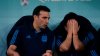 Pablo Aimar llora en el banquillo tras el gol de Messi ante México