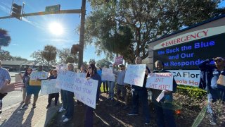 Enfermeros protestan en Kissimmee.