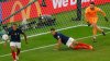 Video: Francia se salva tres veces en la misma jugada de Polonia