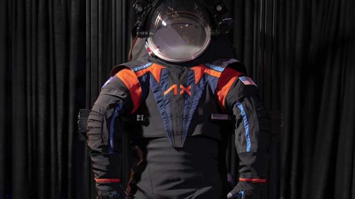 NASA shows a prototype of the spacesuit that will be used on Artemis III