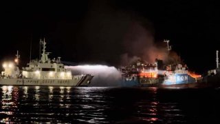 La Guardia Costera ayudó en la realización de operaciones SAR durante el incendio a bordo del M/V LADY MARY JOY 3 en las aguas cercanas a la isla Baluk-Baluk, Hadji Muhtamad, Basilan.