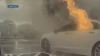 Rescatan a niños atrapados dentro de auto en llamas en Florida; madre los había dejado para ir a robar