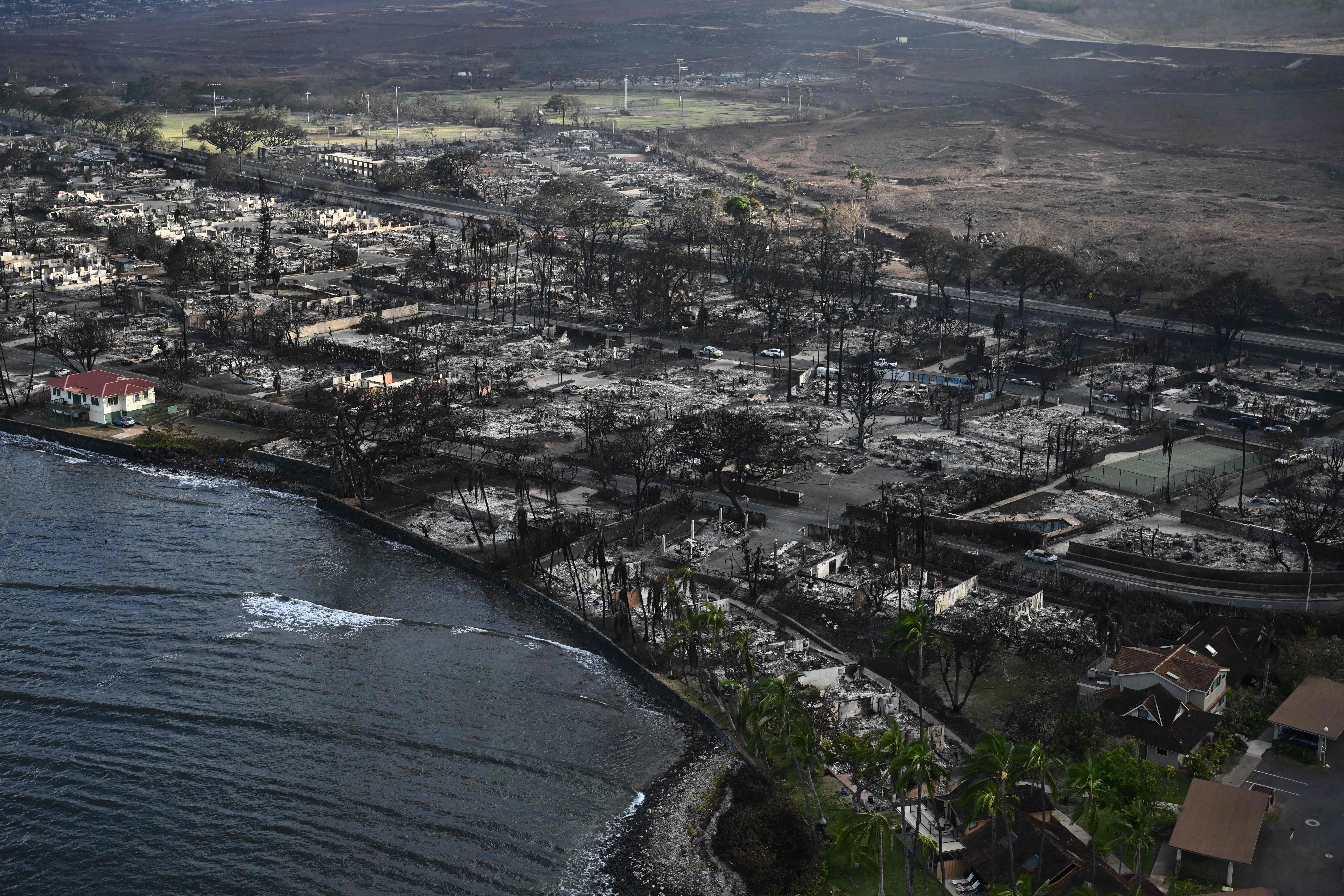 Una vista aérea de Lahaina después de que los incendios forestales arrasaran la ciudad en la isla hawaiana de Maui, el 10 de agosto de 2023.