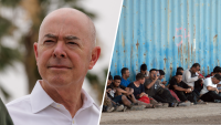 “Nuestro sistema de inmigración está absolutamente roto”: Alejandro Mayorkas visita Texas ante la crisis migratoria