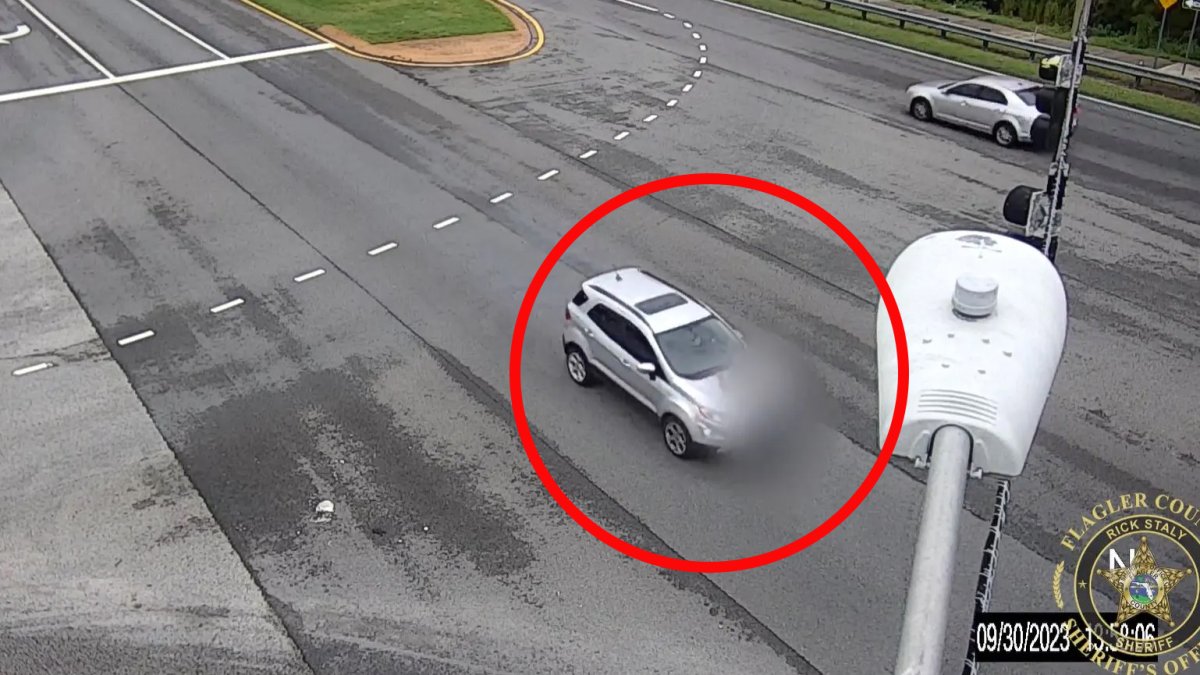 Video Mujer De Florida Se Da A La Fuga Con Hombre Colgado A Su Auto Video Mujer De Florida Se Da A La Fuga Con Hombre Colgado A Su Auto