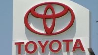 Toyota llama a revisión 380,000 autos por riesgo de accidente