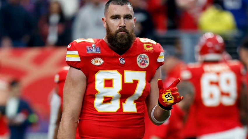 Travis Kelce iguala los 100.00 dólares que donó Taylor Swift a víctimas del tiroteo