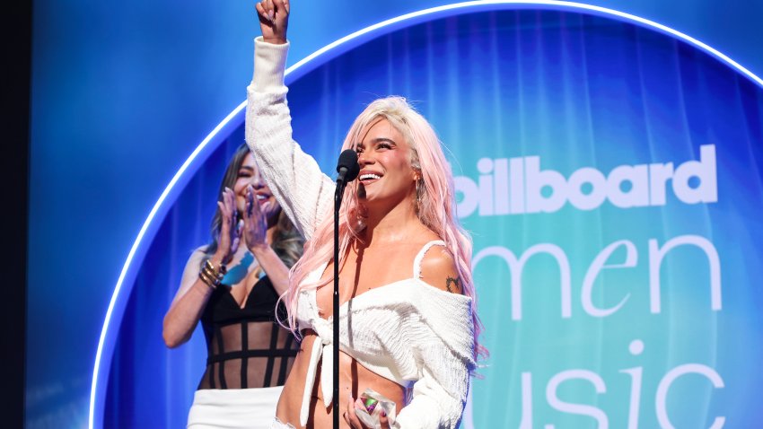 Sofía Vergara y Karol G en el Billboard Women In Music 2024 celebrado en el YouTube Theater el 6 de marzo de 2024 en Inglewood, California.