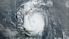 El huracán Beryl se vuelve a intensificar a un peligroso categoría 4 mientras se acerca al Caribe