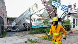 Uno de los contenedores que explotó en la destilería en Tequila, Jalisco, México.