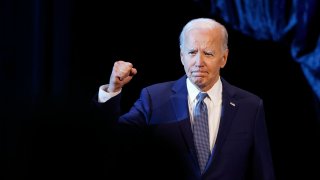 Biden anuncia que reanudará sus actos de campaña la semana próxima