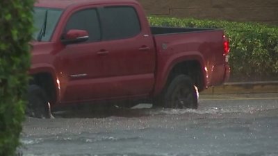 Lluvia intensa deja inundaciones en Longwood, condado Seminole