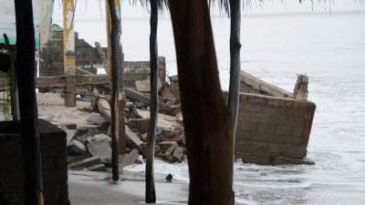 El huracán John toca tierra: las primeras imágenes de su azote en México