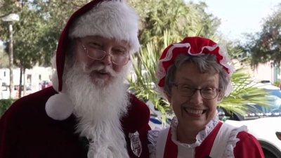 “Santa y la señora Claus” están listos para brindar alegría en el condado Volusia