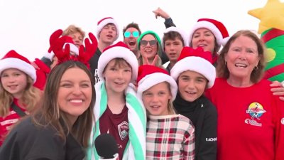 Navidad sobre las olas: Santas surfistas en Cocoa Beach