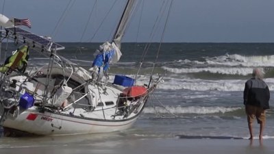 Venden velero varado a $1 luego de encallar en New Smyrna Beach