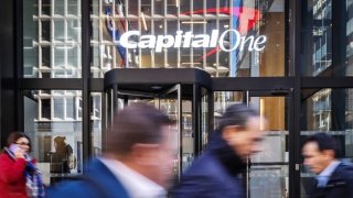 Clientes de Capital One no pueden acceder a sus depósitos y pagos.