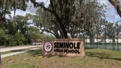 Detienen a menor por presuntamente hacer amenaza contra escuela en Seminole