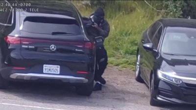 En video: dron capta robo de un bolso dentro de un auto en California y el arresto de los sospechosos