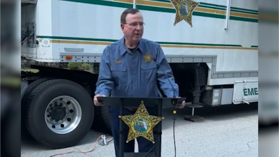 Hombre de Florida recibe disparos tras cruzar nadando un lago infestado de caimanes y atacar a los alguaciles con tijeras de podar