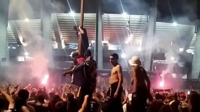 París celebró el triunfo del PSG, pero la fiesta se vio manchada por disturbios