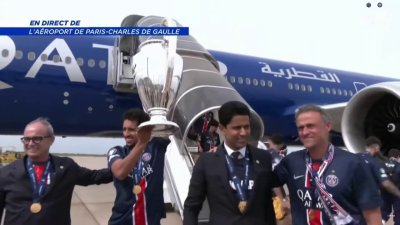 El PSG disfruta paseo triunfal por los Campos Elíseos de París