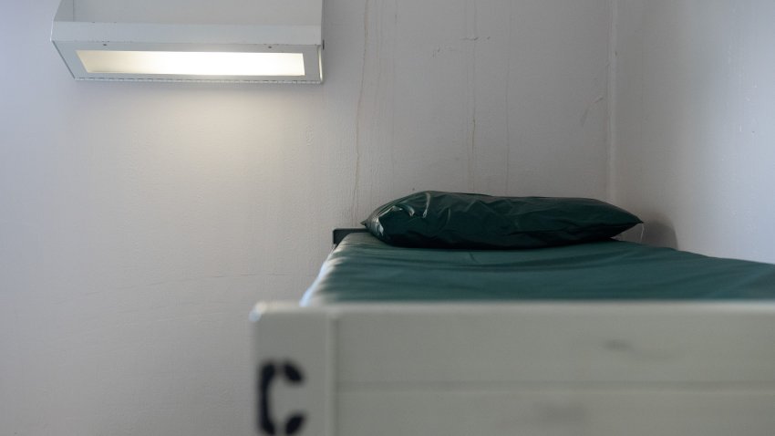 Una litera dentro de una celda se ve en el Centro de Detención de Caroline en Bowling Green, Virginia, el 13 de agosto de 2018.