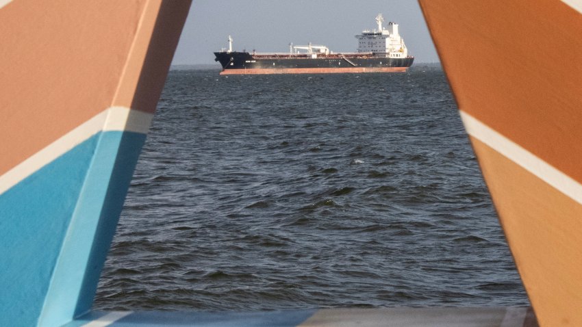 EEUU intenta incautar barco petrolero vinculado a Rusia y Venezuela