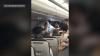 Terror en pleno vuelo: lo acusan de intentar abrir la puerta en un avión de Frontier